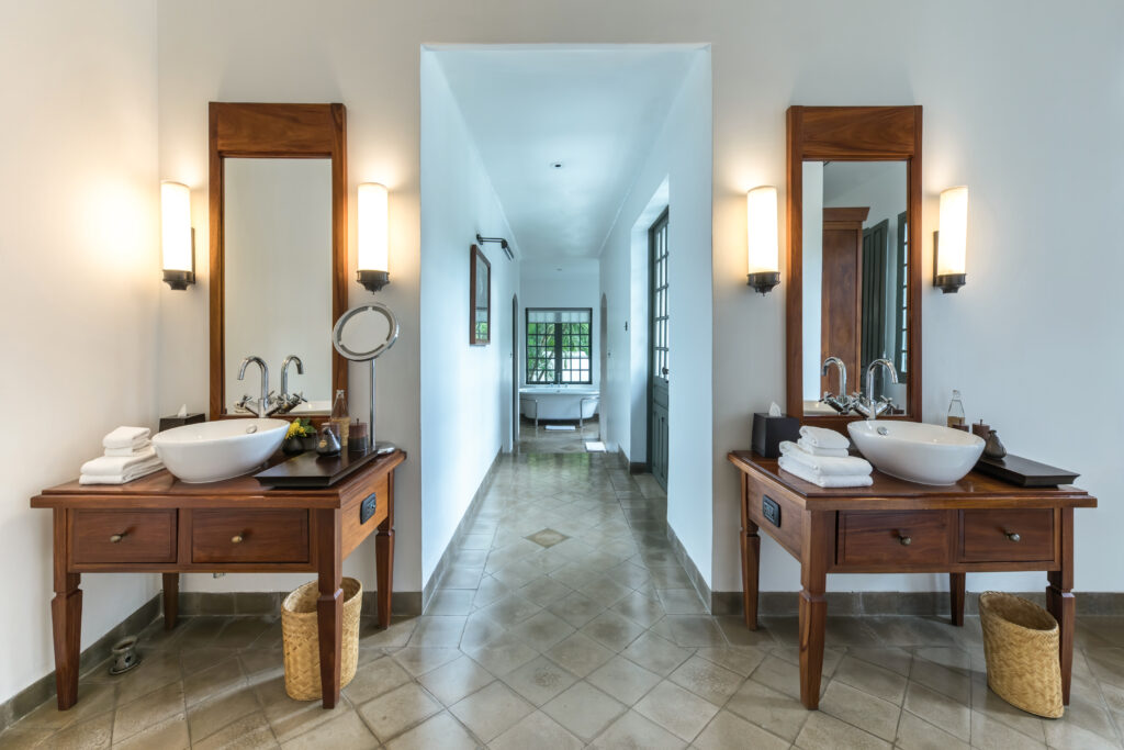 10 Moody Whimsigoth Bathroom Ideas for a Small Apartment
